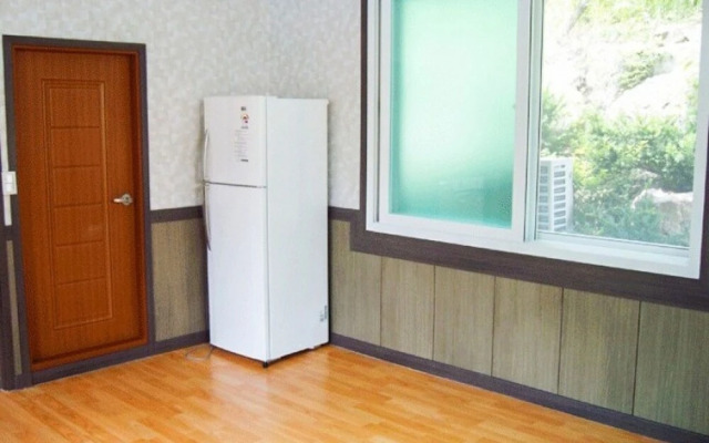 Wanju Haneurarae Cheotjip Pension