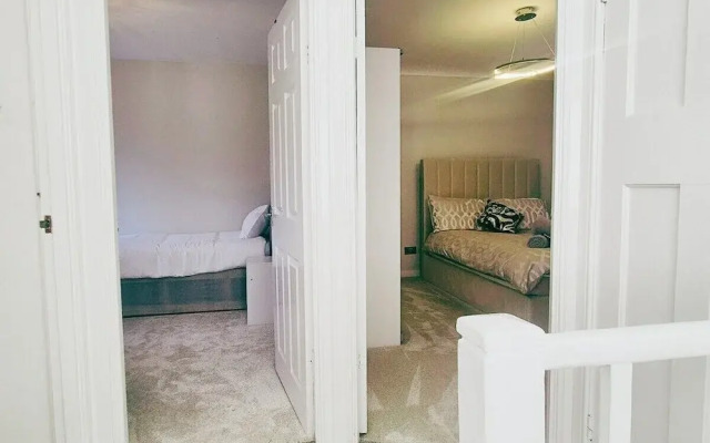 Cosy 2BR House on Quiet Street