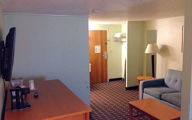 Quality Inn & Suites Metro