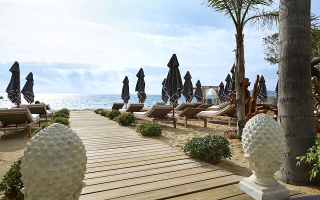 Modern Villa With Private Garden Near Sea in Var