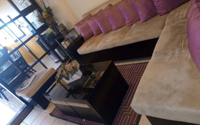 Hotel Tazumal House