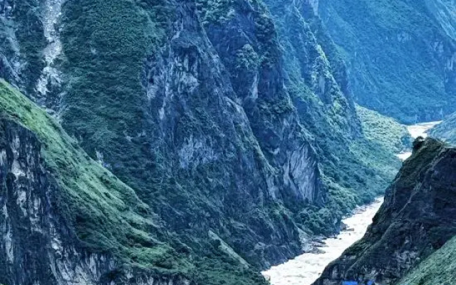 Jijing Xilu Bieyuan｜Starry Canyon Homestay(Hutiaoxia Branch)