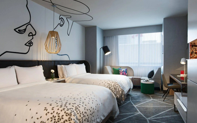 Renaissance Montreal Downtown Hotel