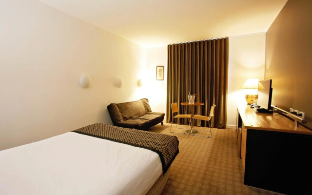 Golden Pebble Hotel