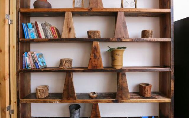 Meeting Inn (Libo Ancient Town Shop)