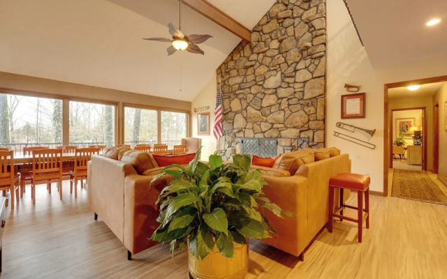 Stunning Southaven Estate: Pool & Spacious Deck!