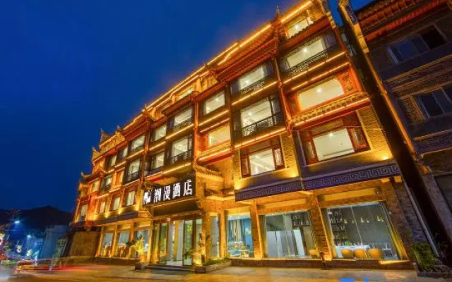 Chaoman Hotel (Fenghuang Ancient Town Branch)