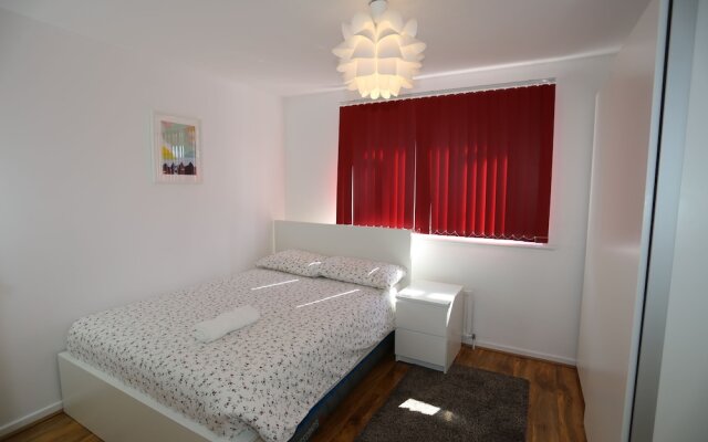 Beautiful 3 Beds House - Thamesmead