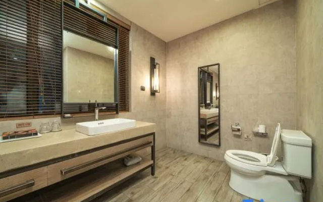 Sury Resort – Bathroom – Huzhou
