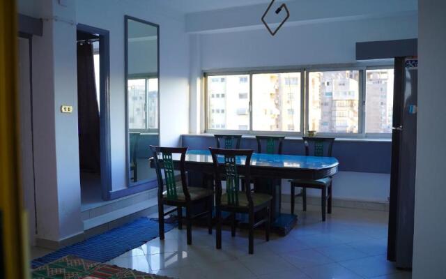 Spacious 2 Bedroom Apt Viewing the Holy Nile