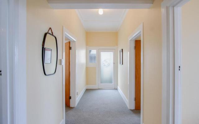 Views on Colenso - Napier Holiday Home