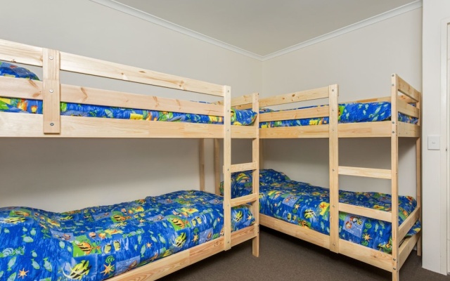 Ocean's 30 - Ultimate Beach Frontage – Guest Rooms – Merimbula