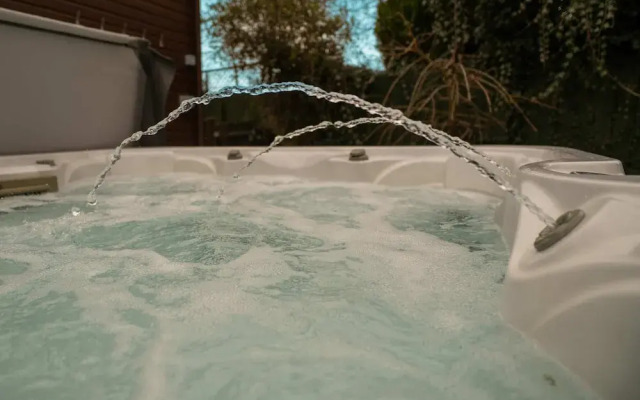 Elckys Lodge - Hot Tub Retreat Near York