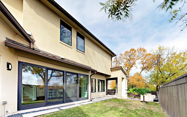 Skyline View Austin House by RedAwning