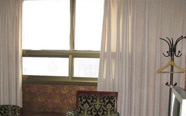 Qingdao Heng He Four Business hotel