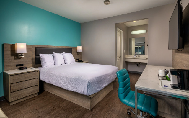 Travelodge by Wyndham LAX