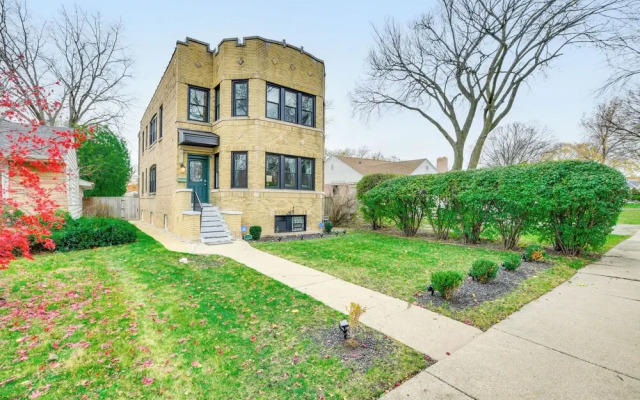 Pet-friendly Family Apartment - Near NU Campus!