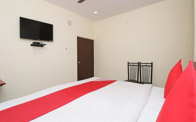 Anmol Plaza by OYO Rooms