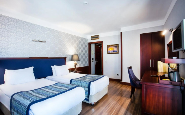 Golden Sails Hotel