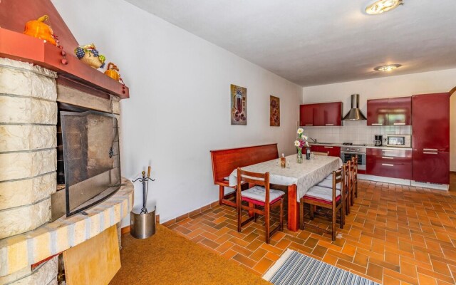 Stunning Home in Medulin With Wifi and 7 Bedrooms