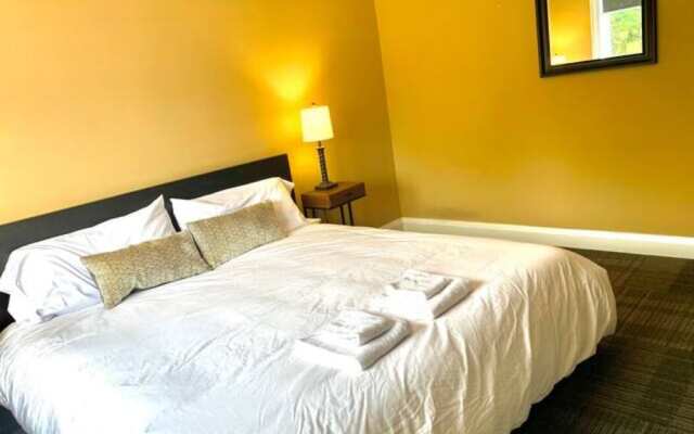 Professional Three Bedroom Condo Suite