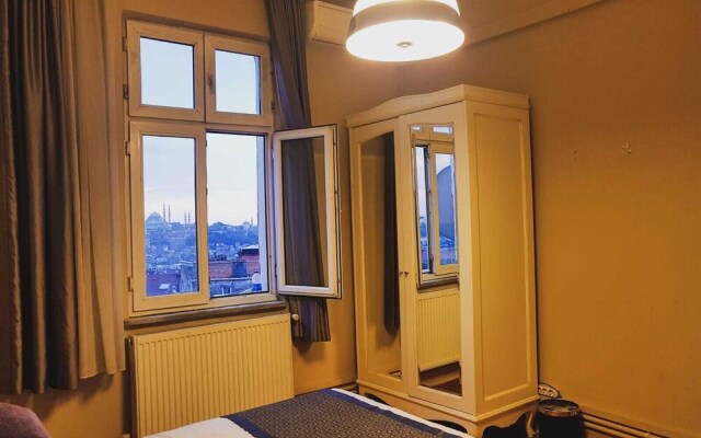 Historical Apartment Galata Tower and Sea View