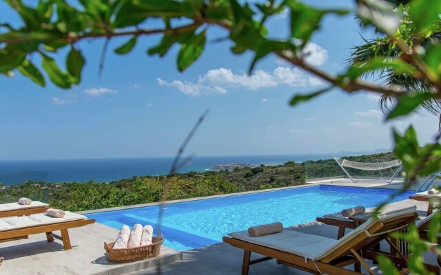 Infinity Pool Villa With Sea Views Near Rethymno City & Beach and Shaded BBQ