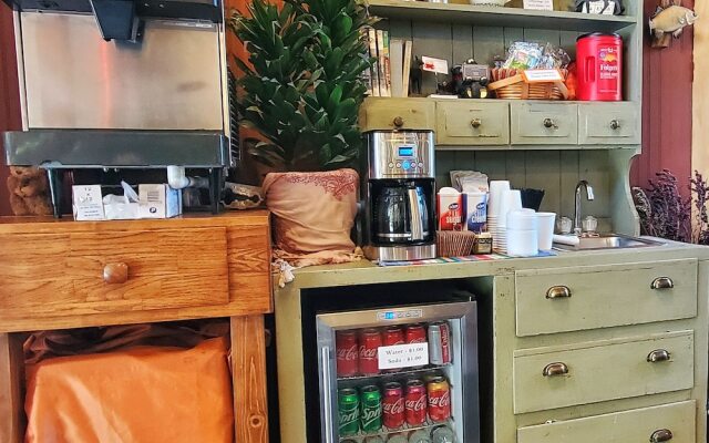 Inn on Fall River & Fall River Cabins