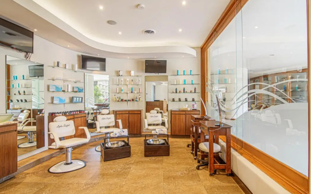 GR Solaris Lighthouse Los Cabos