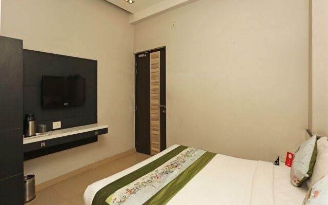 OYO 1671 Hotel Sundaram