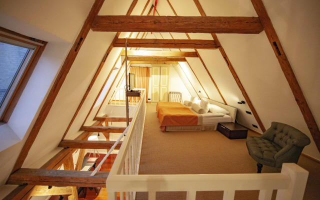 The Three Sisters Hotel