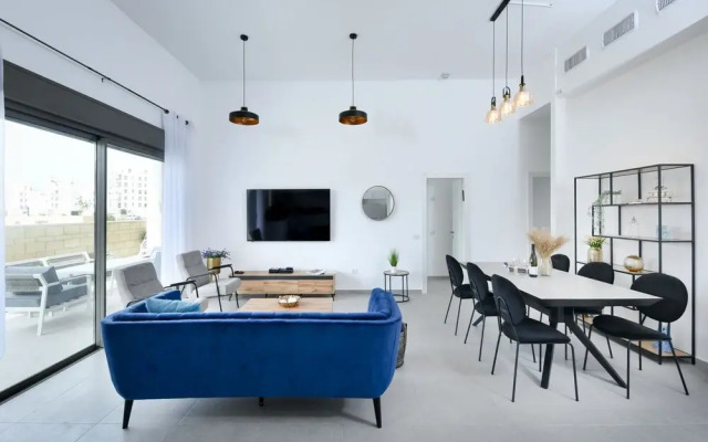 Stylish Coastal Oasis by Sea N' Rent