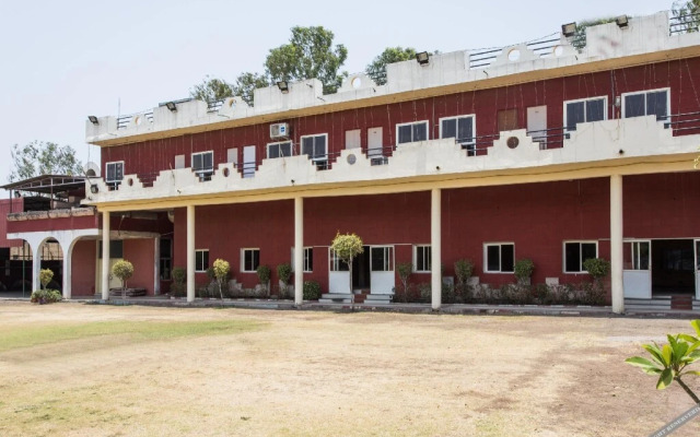 OYO 13496 Hotel Royal park