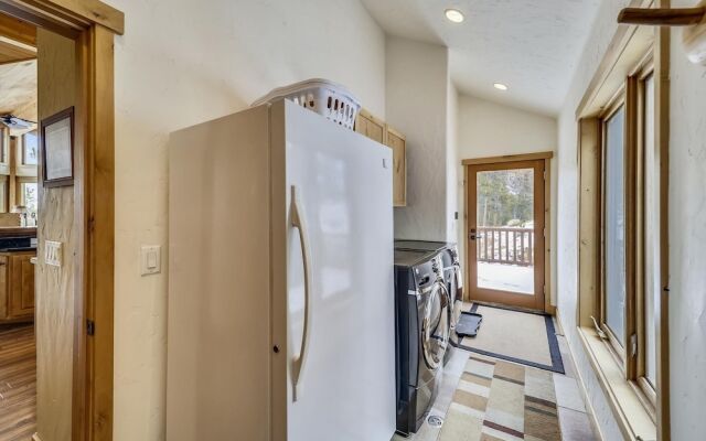 Highfield Trail 4 Bedroom Home by RedAwning