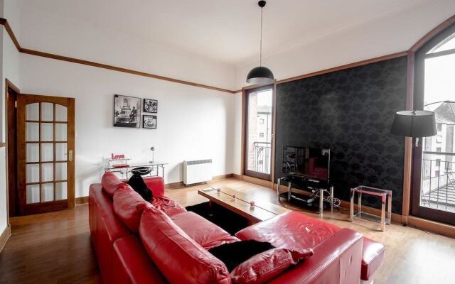 Orange Apartments - 13 Bastille