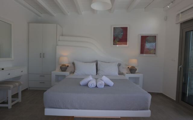 Luxury Villas  by Live&Travel