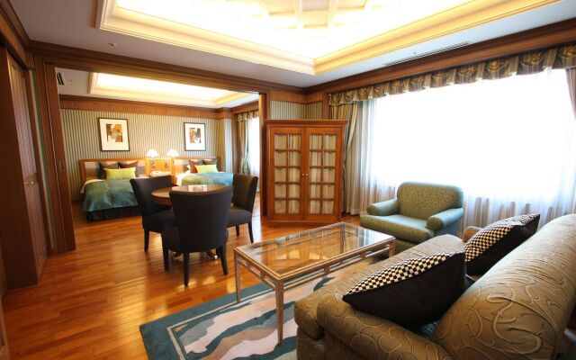 Forest Inn Showakan