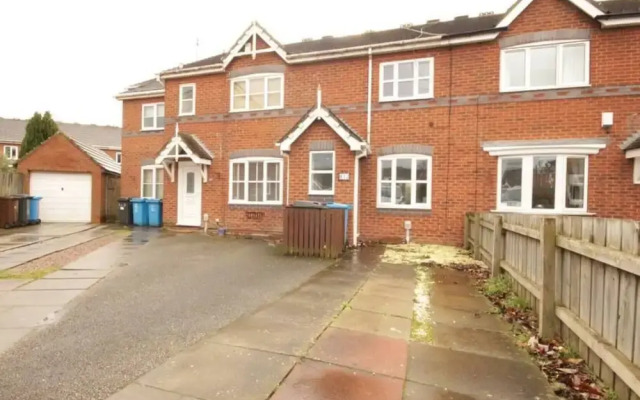 Fantastic 2-bed House in Hull. Garden, Sky tv