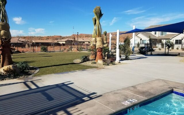 Red Cliffs Getaway 3 Bedroom Townhouse