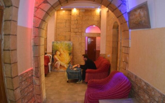 New Palm Hotel & Hostel