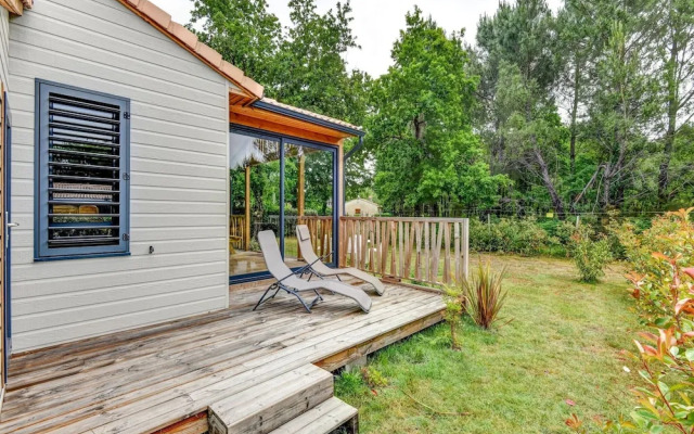 Serene Chalet in Hourtin Near Lake
