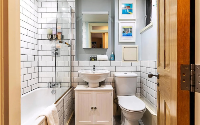 A Stylish Haven Near Portobello Road