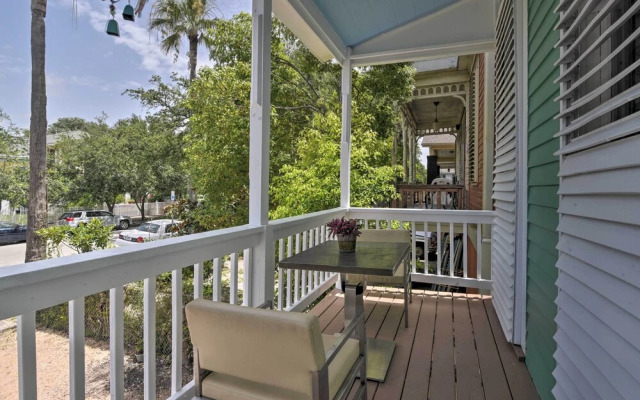 Home w/ Patio & Grill: 2 Mi to Galveston Seawall!