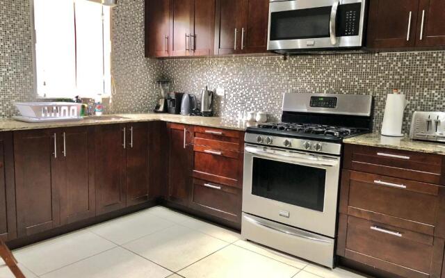 Cosy 4bdr beach house in Ochio Rios