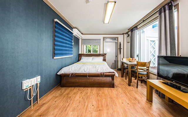 Yeosu White Village Pension