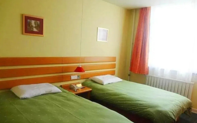 Home Inn Shijiazhuang West Heping Road Baiqiuen Hospital