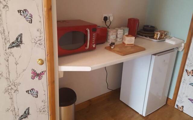 Lovely Spacious Studio Stunning Views Min yr Awel