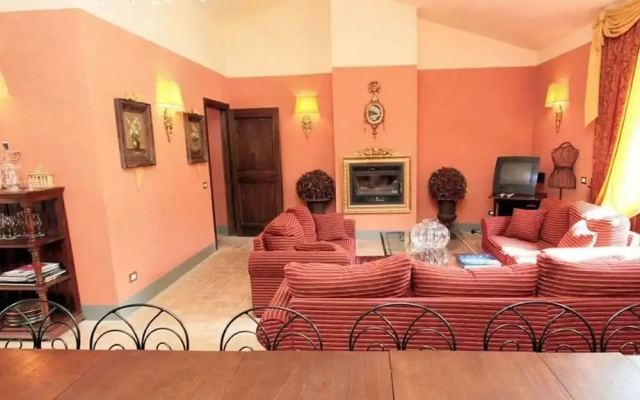 Holiday Home Near Lago di Chiusi With Pool