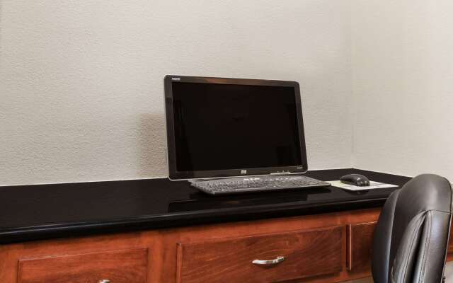 Days Inn & Suites by Wyndham Marquez