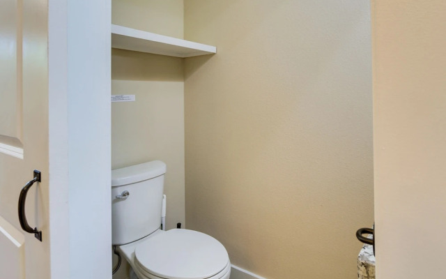 Spacious D'iberville Townhome Near Beach & Casino!